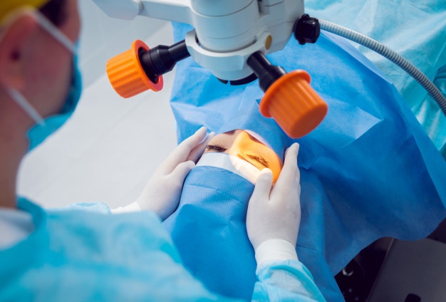 احجز الأن جراحات العيون التجميلية بعد الحروق والتشوهات استعادة الجمال والوظيفة